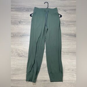 Lululemon Ready to Rulu High Rise Cropped Jogger Green Size 2